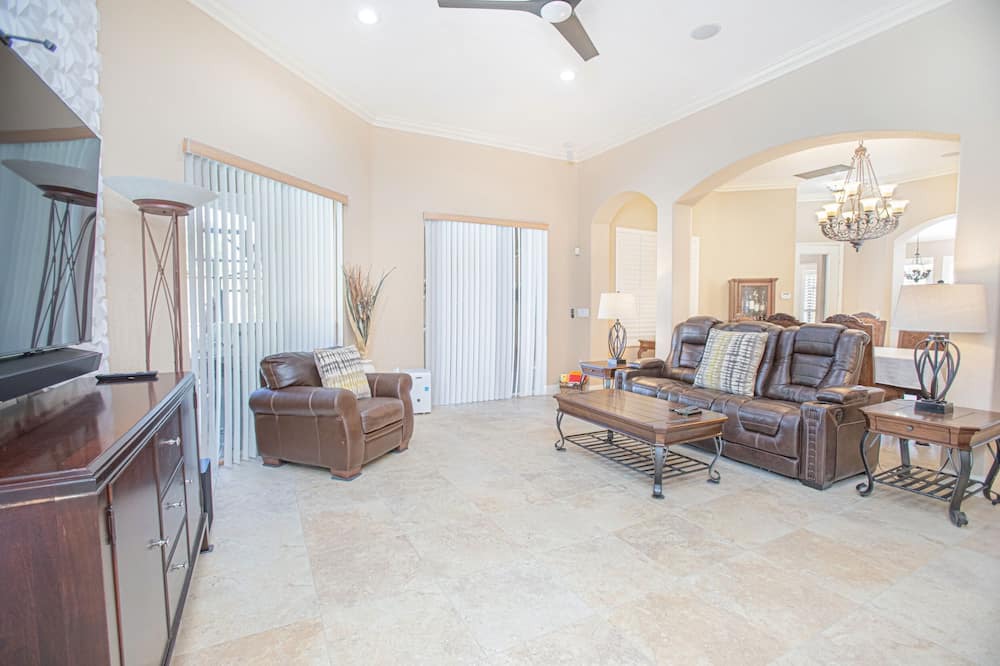 Photo of Livingroom in Wedgefield
