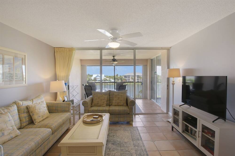 Photo of Bedroom in Jupiter Bay