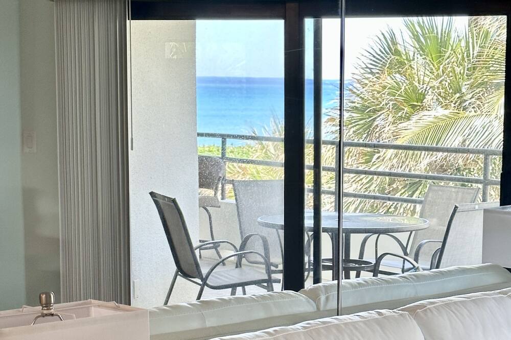 Photo of Livingroom in Juno Beach