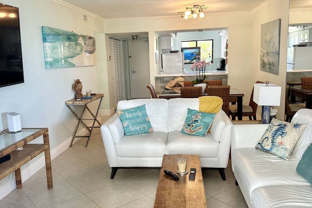 Photo of Livingroom in Juno Beach