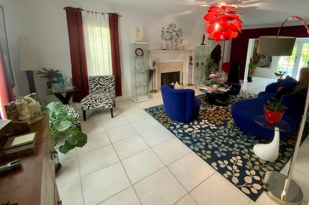 Photo of Bedroom in Coral Springs