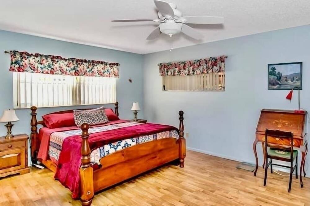 Photo of Bedroom in Park Lake Estates