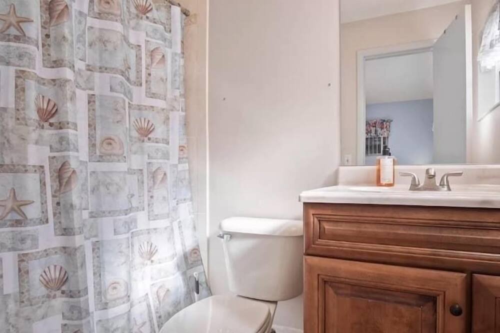 Photo of Bathroom in Park Lake Estates