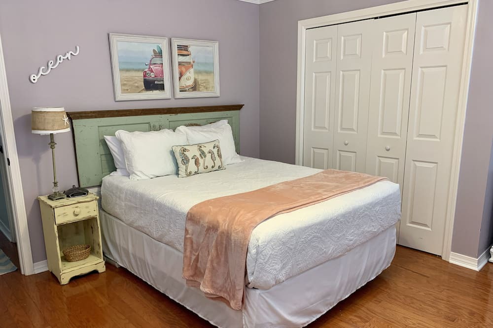 Photo of Bedroom in Clipper Cove