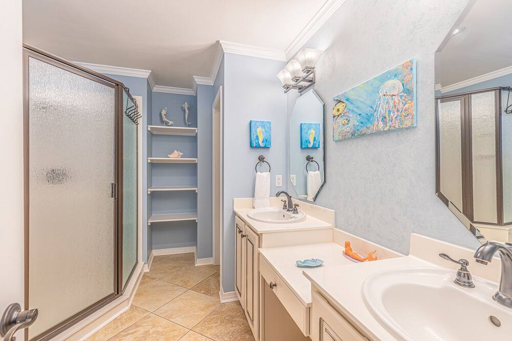 Photo of Bedroom in Clipper Cove
