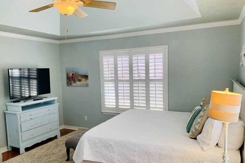 Photo of Bedroom in Clipper Cove