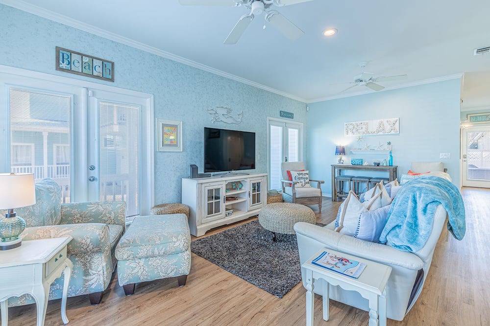 Photo of Livingroom in Clipper Cove