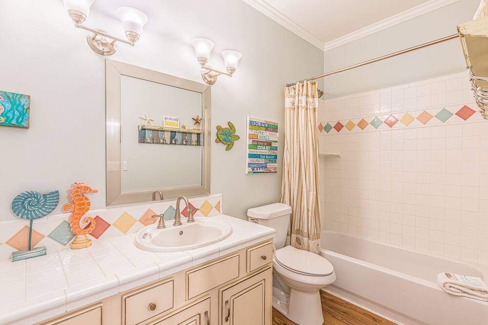 Photo of Bathroom in Clipper Cove