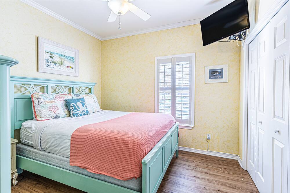 Photo of Bedroom in Clipper Cove