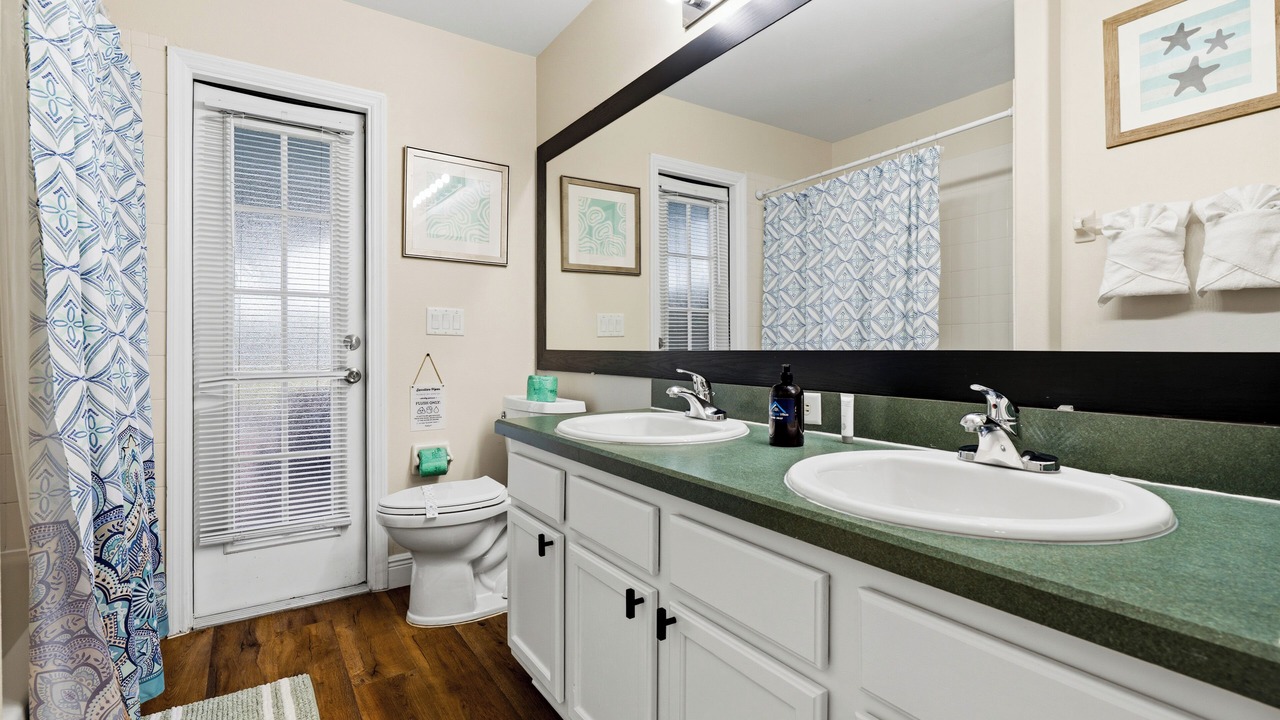 Photo of Bathroom in Orange Tree