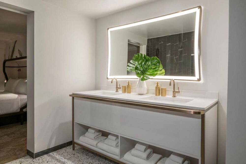 Photo of Bathroom in Hunt Club