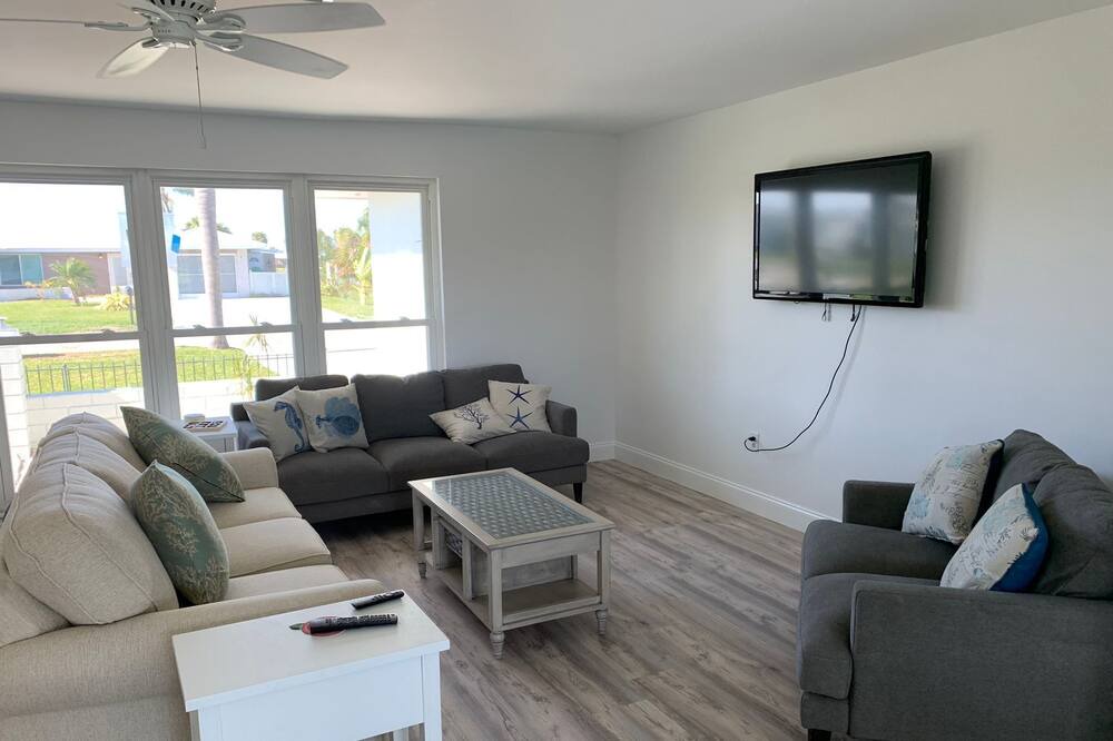Photo of Livingroom in Oakland Hills