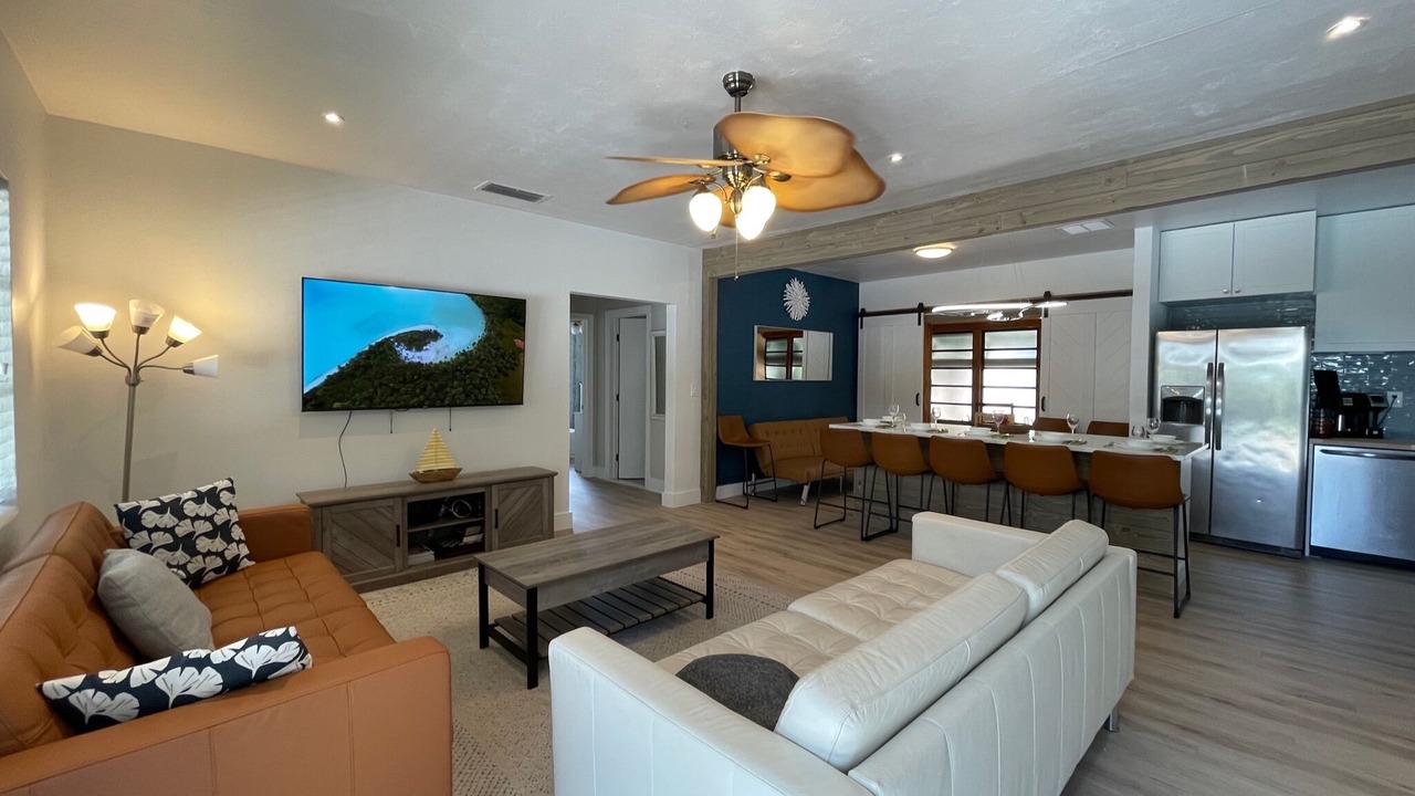 Photo of Livingroom in Parrot Cove