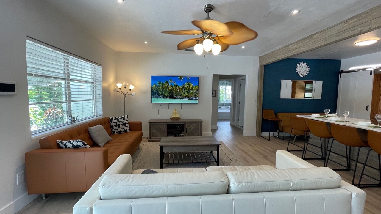 Photo of Livingroom in Parrot Cove