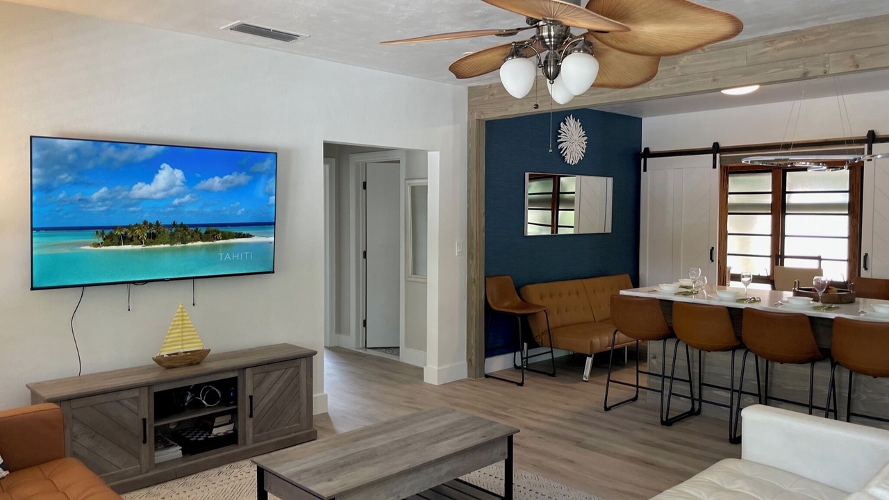 Photo of Livingroom in Parrot Cove