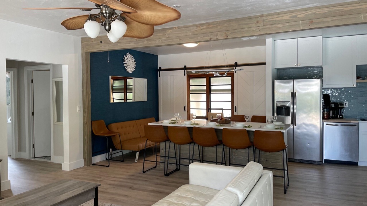 Photo of Livingroom in Parrot Cove