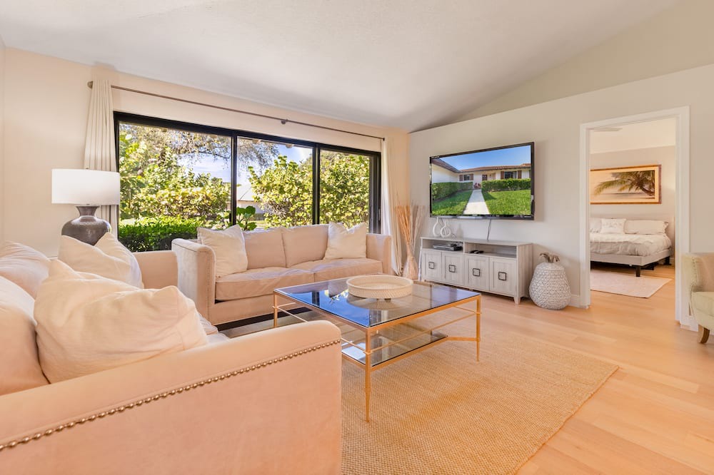 Photo of Livingroom in Palm Beach Gardens