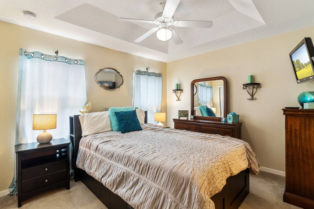 Photo of Bedroom in Crestwynd Bay