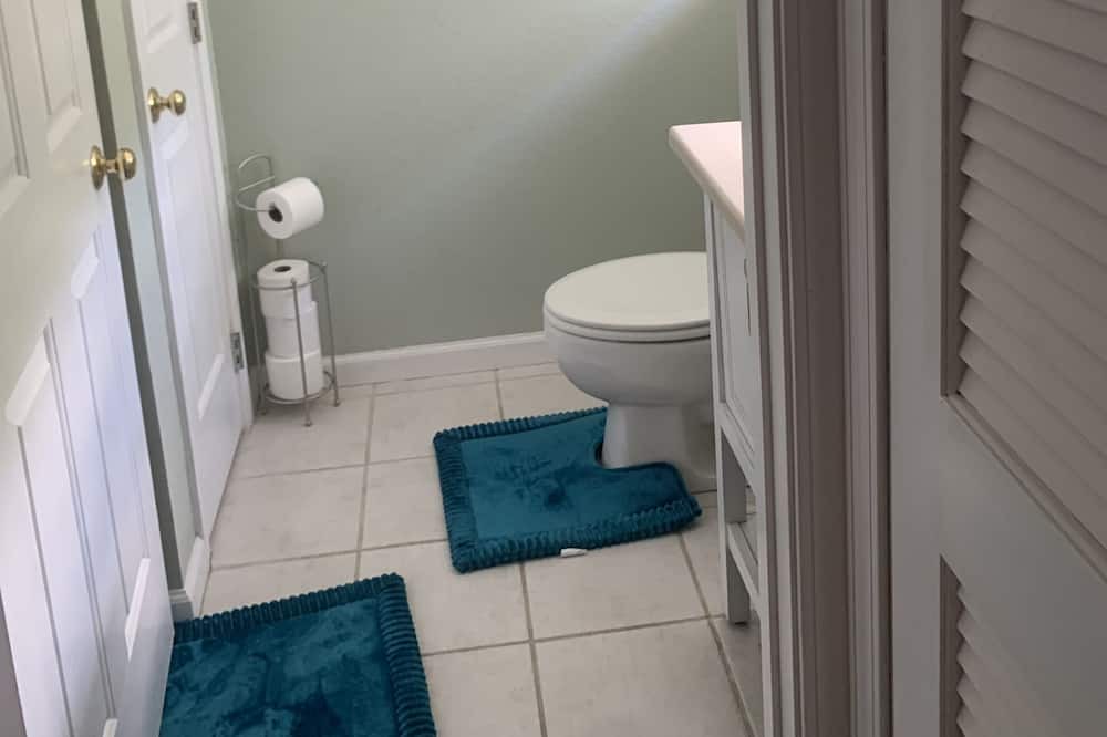 Photo of Bathroom in Geiger Key