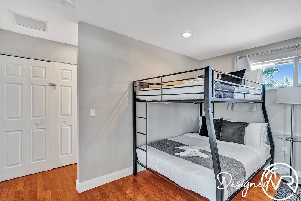 Photo of Bedroom in Deerfield Beach