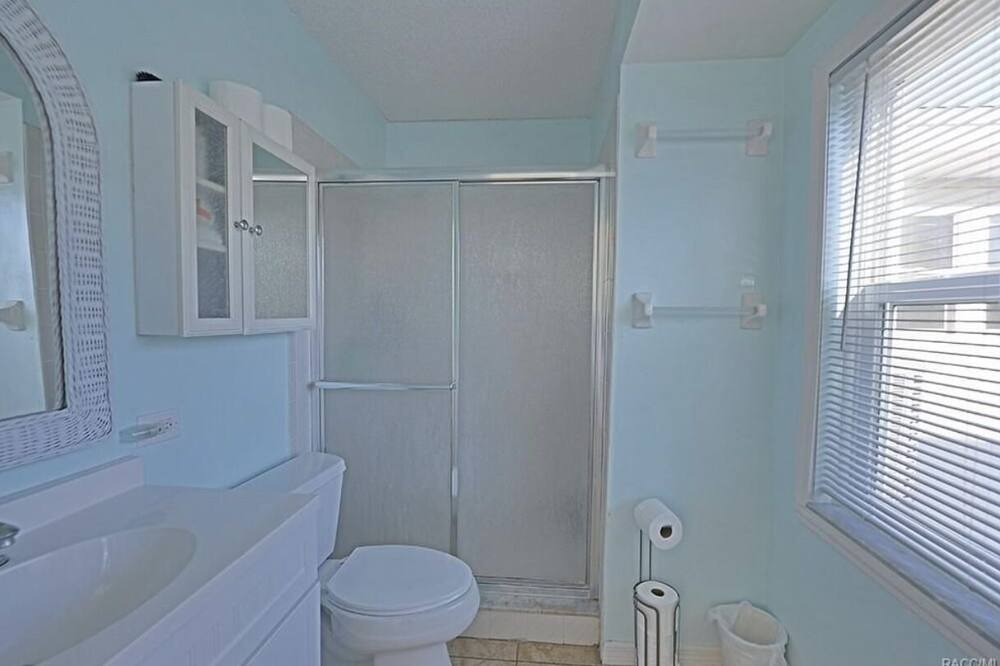 Photo of Bathroom in Yankeetown