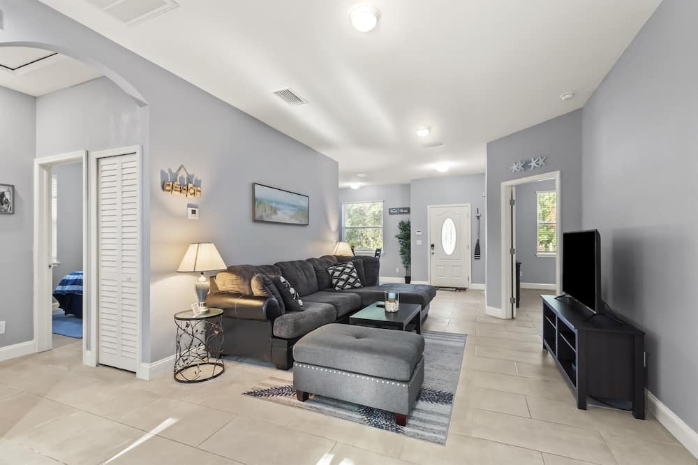 Photo of Livingroom in Clair-Mel City