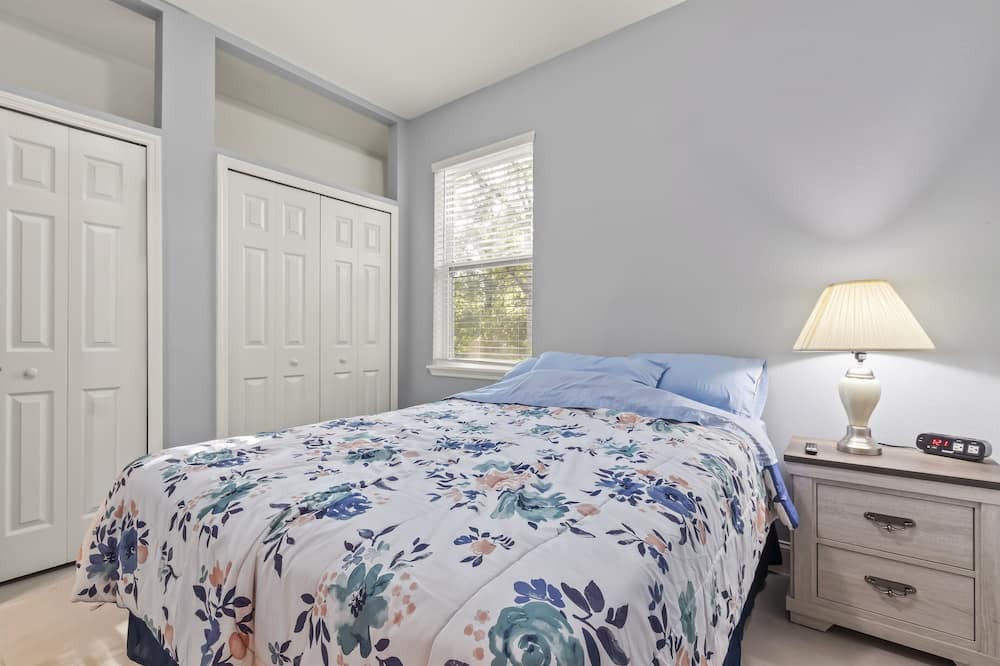 Photo of Bedroom in Clair-Mel City