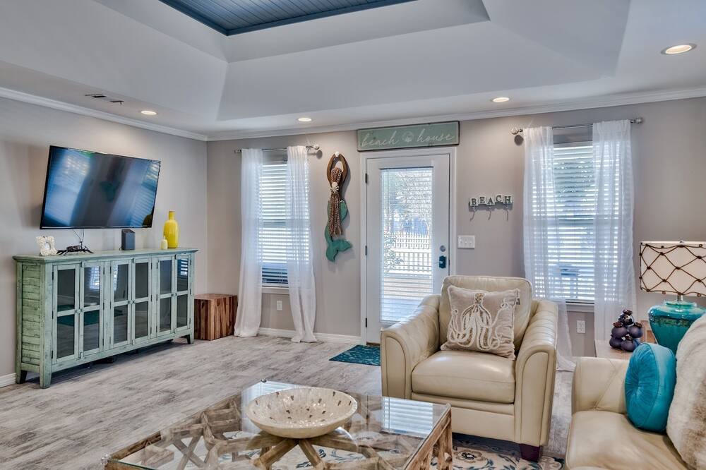 Photo of Livingroom in Clipper Cove