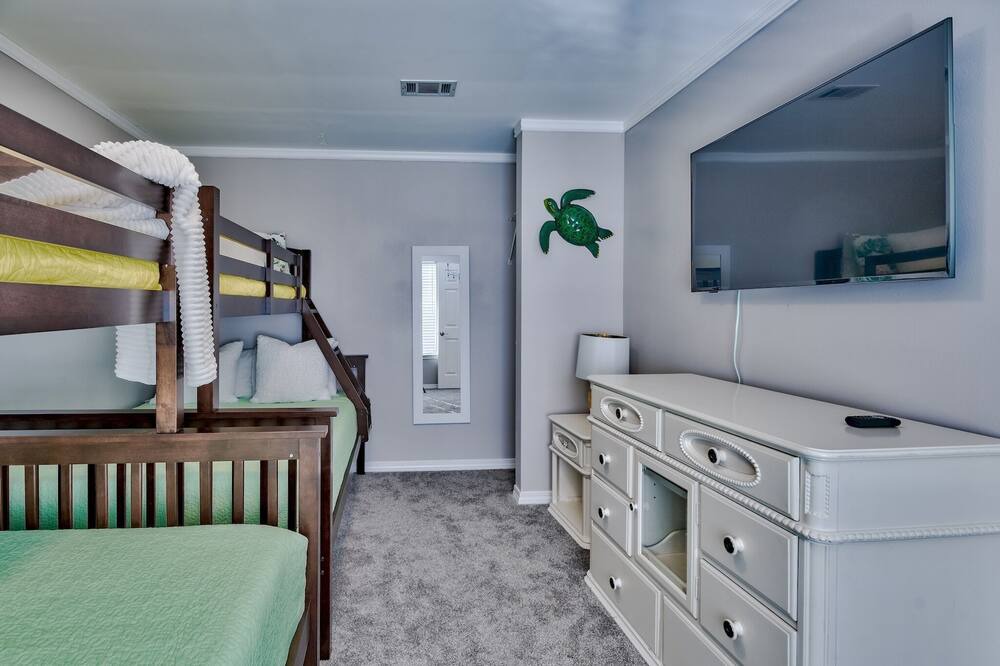 Photo of Bedroom in Clipper Cove