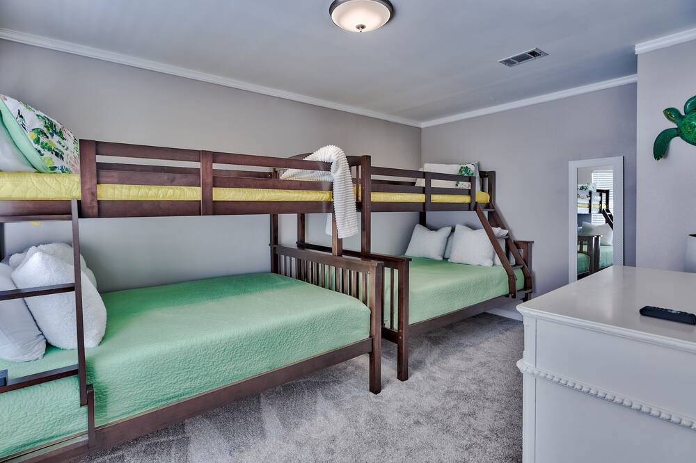 Photo of Bedroom in Clipper Cove