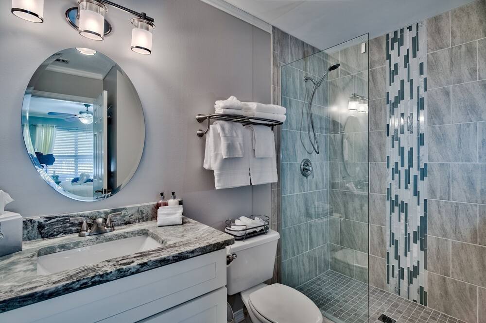 Photo of Bathroom in Clipper Cove