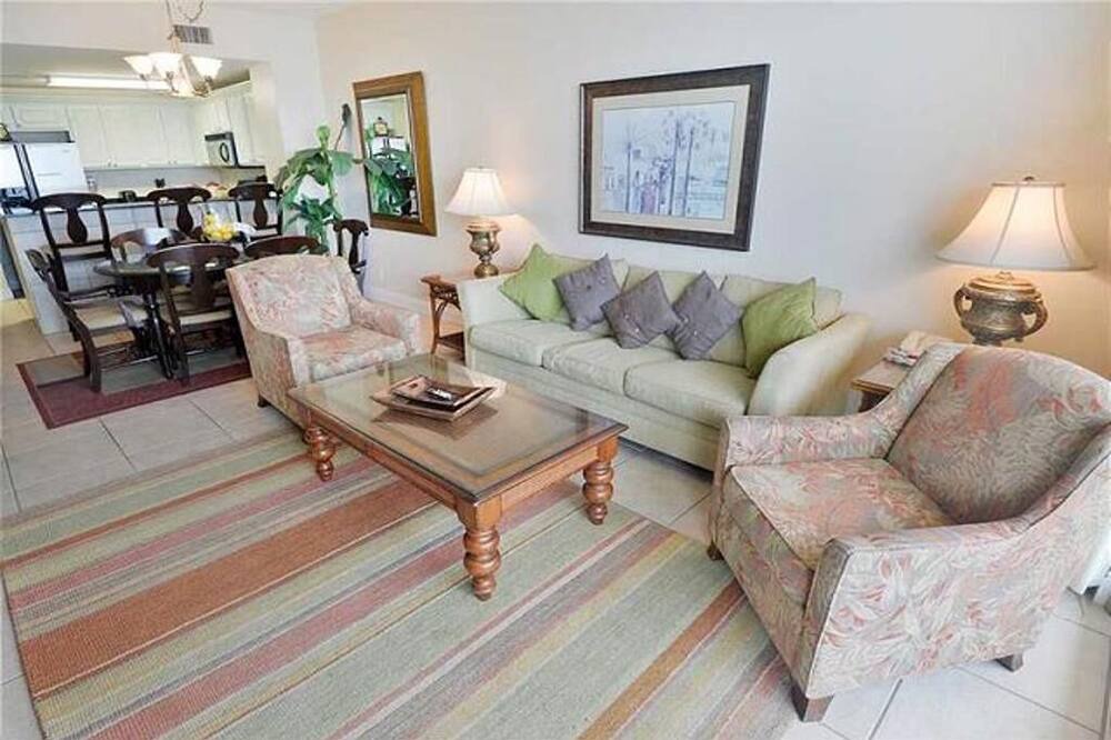 Photo of Livingroom in Bahama Beach