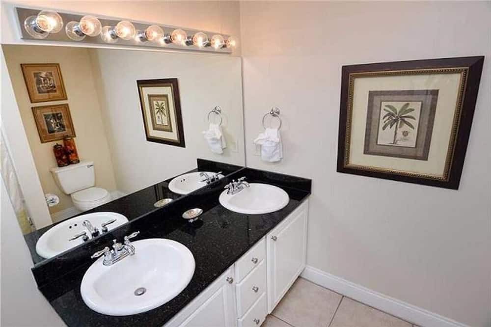 Photo of Bathroom in Bahama Beach