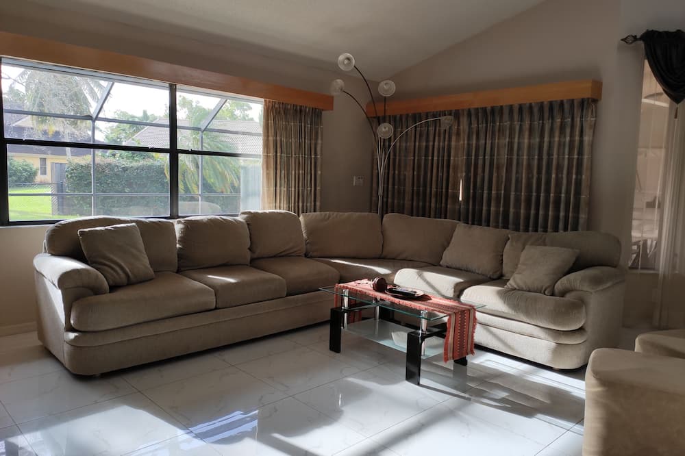 Photo of Livingroom in Cypress Glen