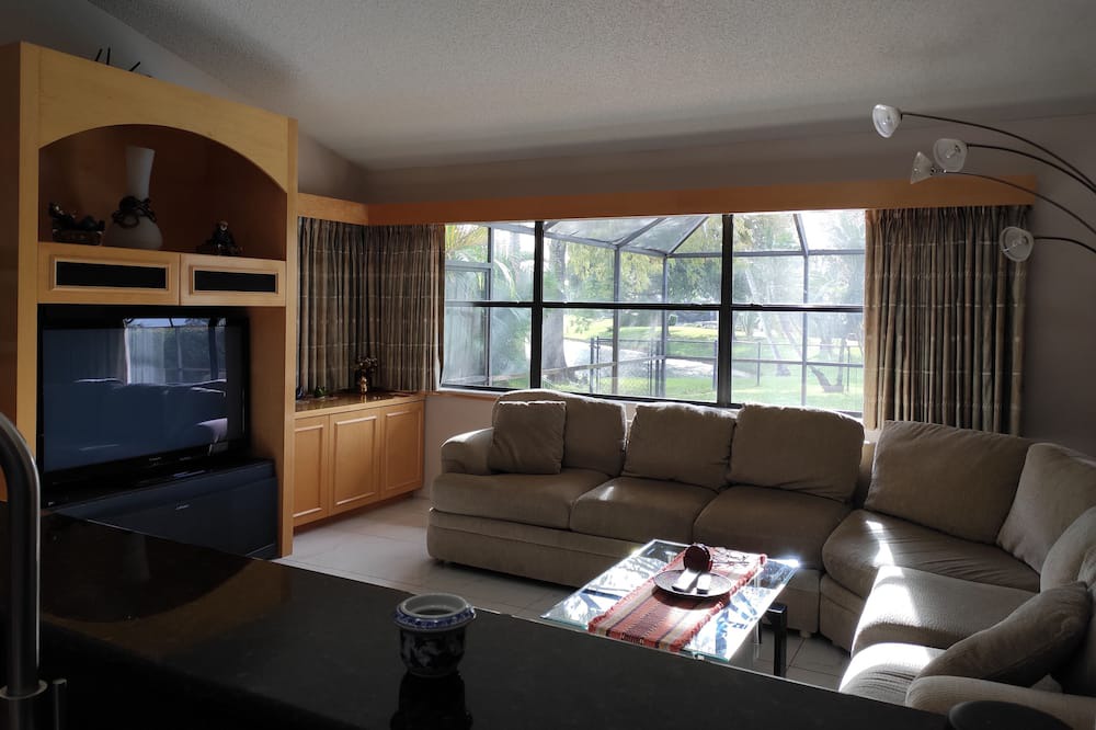 Photo of Livingroom in Cypress Glen