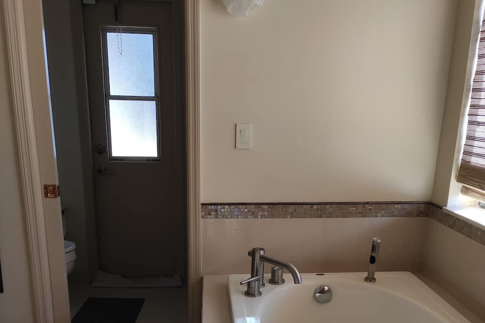 Photo of Bathroom in Cypress Glen
