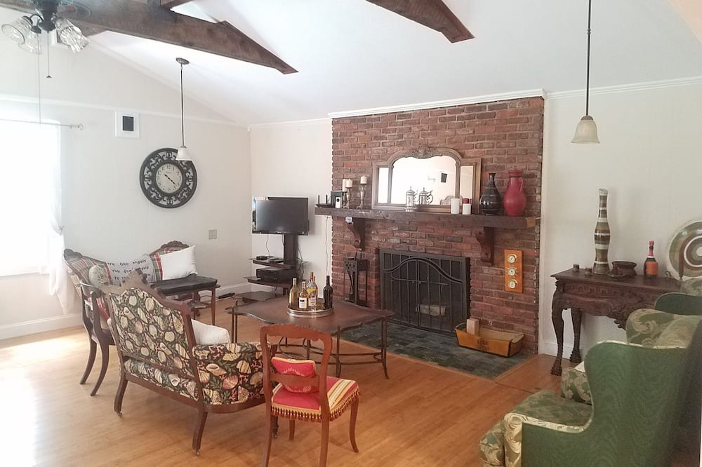 Photo of Livingroom in Gracewood