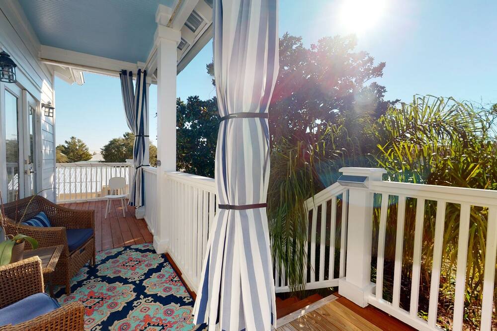 Photo of Patio Balcony in Kiska Beach