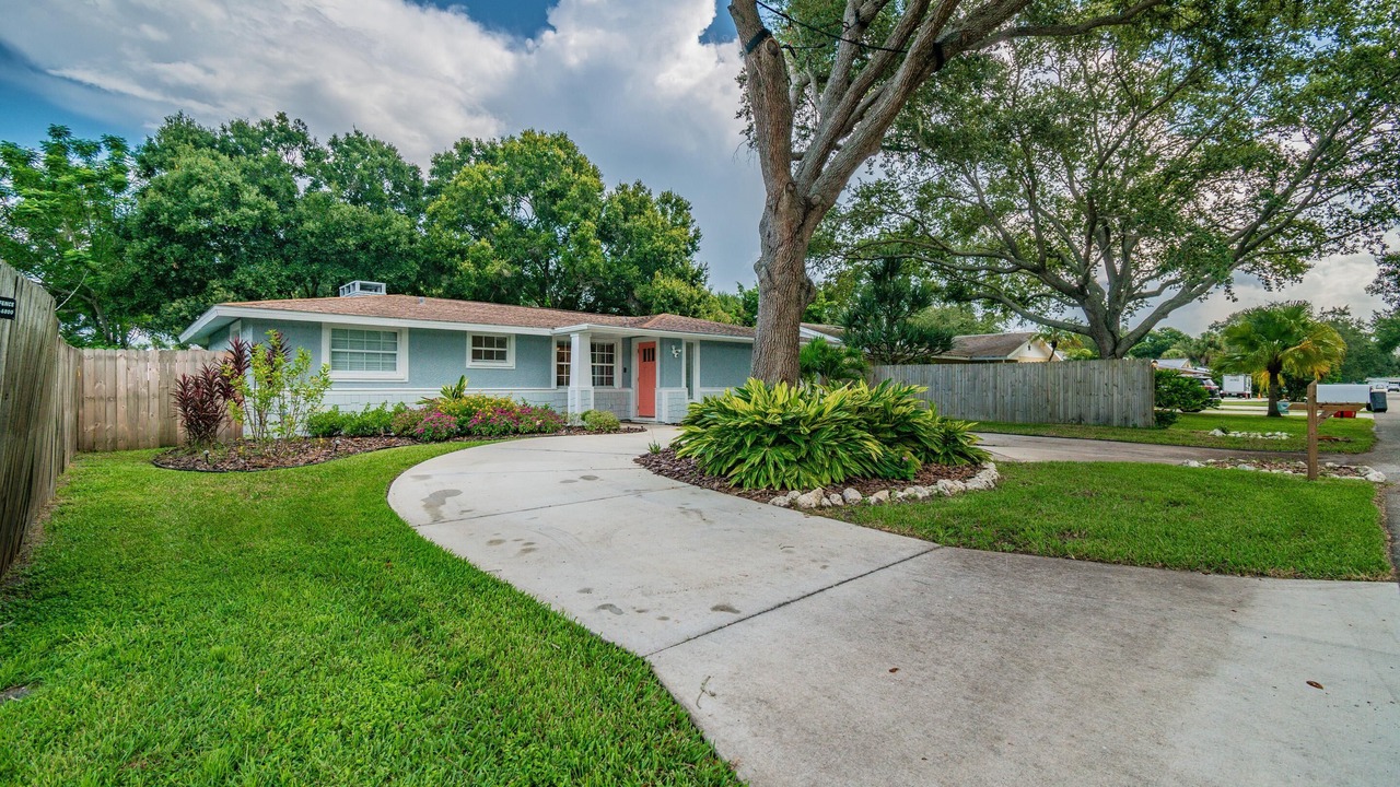 Photo of Outdoor in Gulf Gate Estates