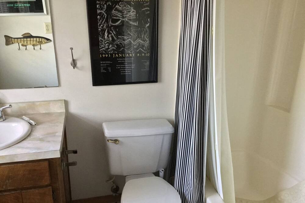 Photo of Bathroom in Hawthorne