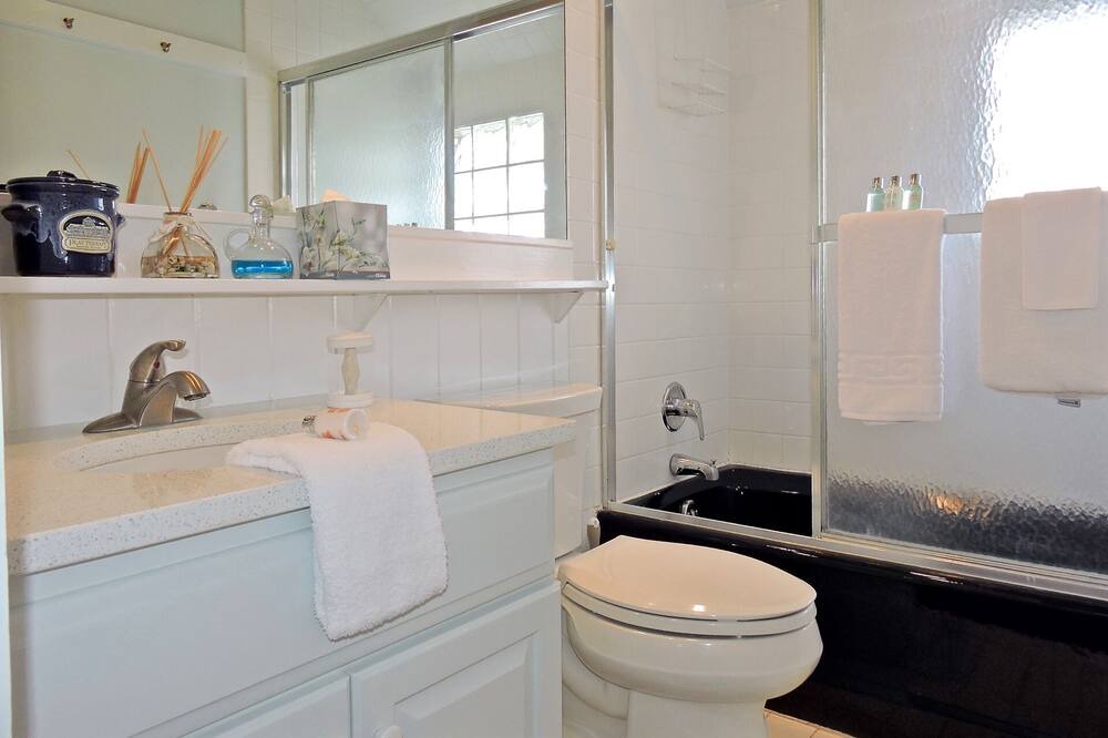 Photo of Bathroom in Seaside