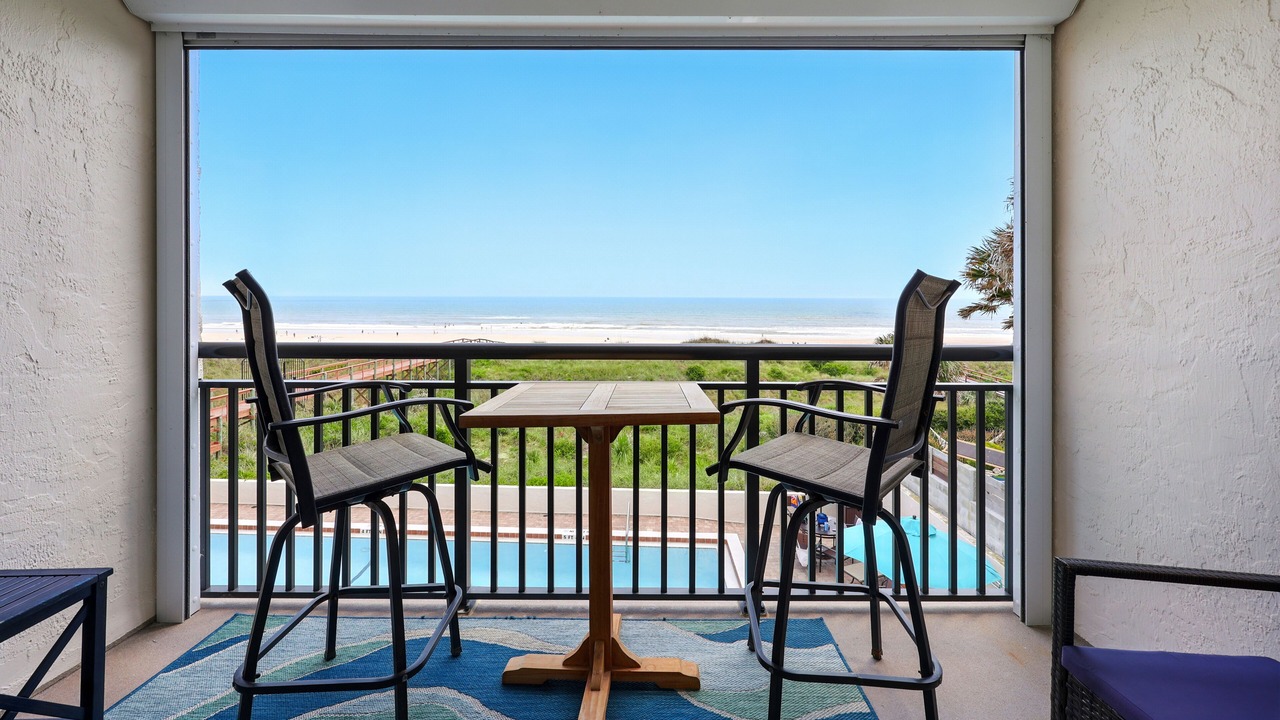 Photo of Patio Balcony in Crescent Beach