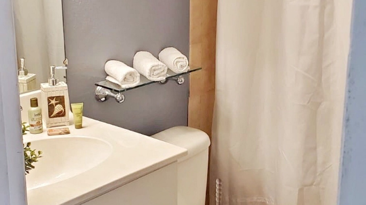 Photo of Bathroom in Lenox Park