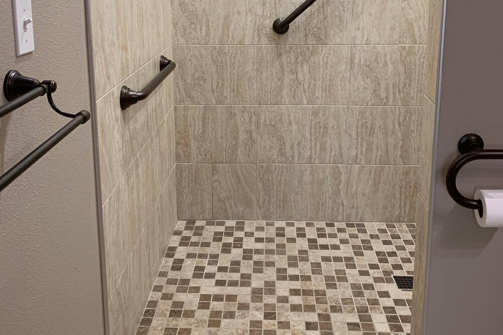Photo of Bathroom in Glenwood