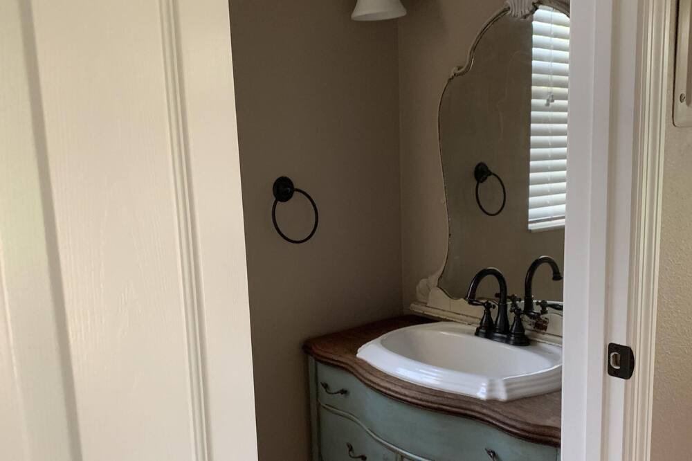 Photo of Bathroom in Glenwood