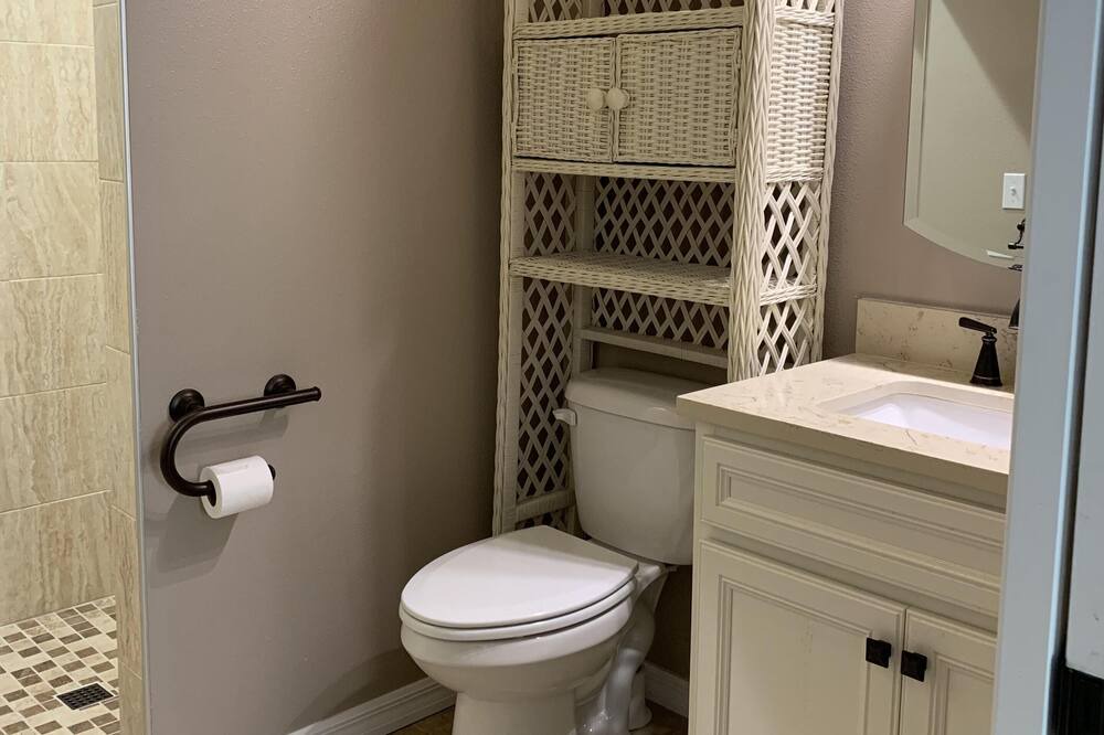 Photo of Bathroom in Glenwood