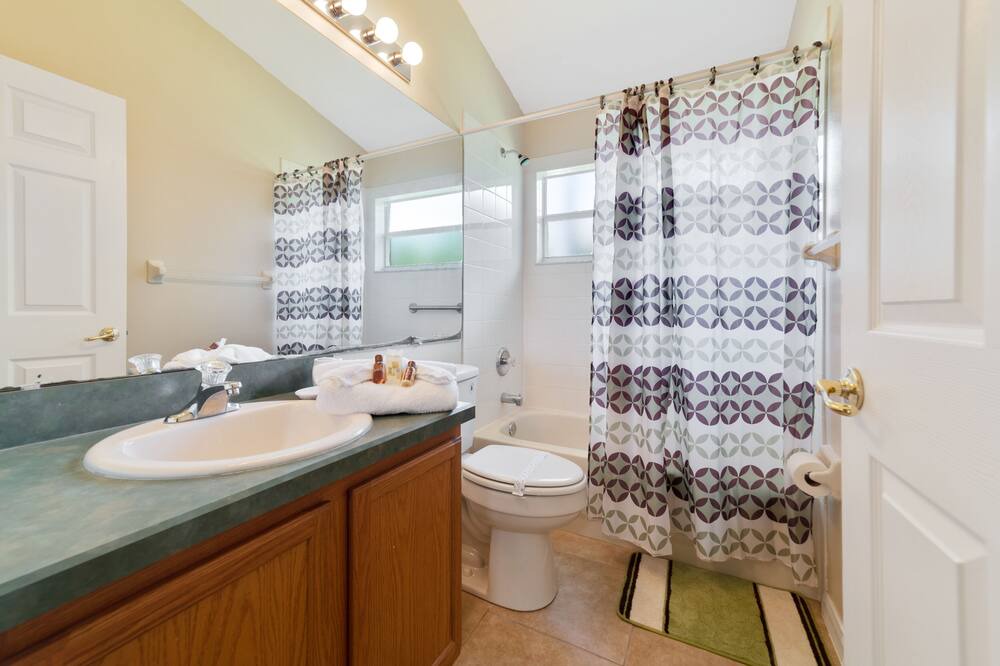 Photo of Bathroom in Orange Tree