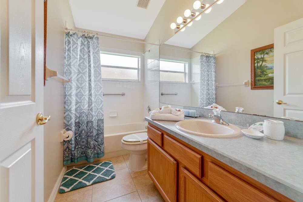 Photo of Bathroom in Orange Tree