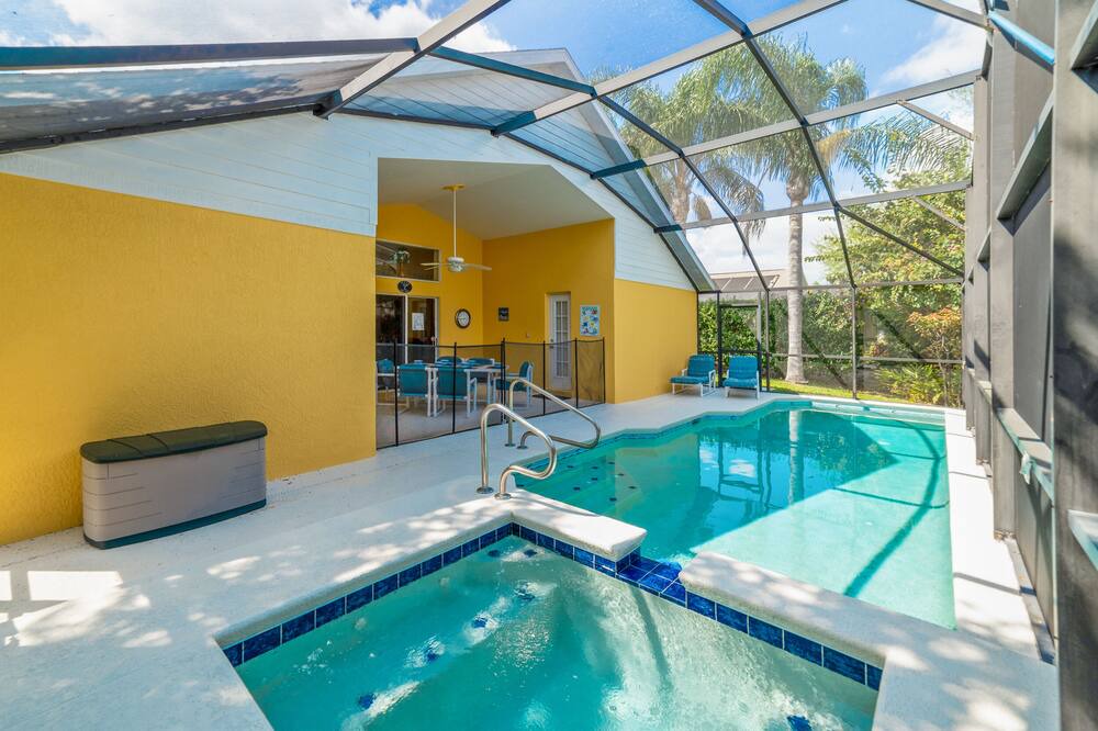 Photo of Outdoor in Orange Tree