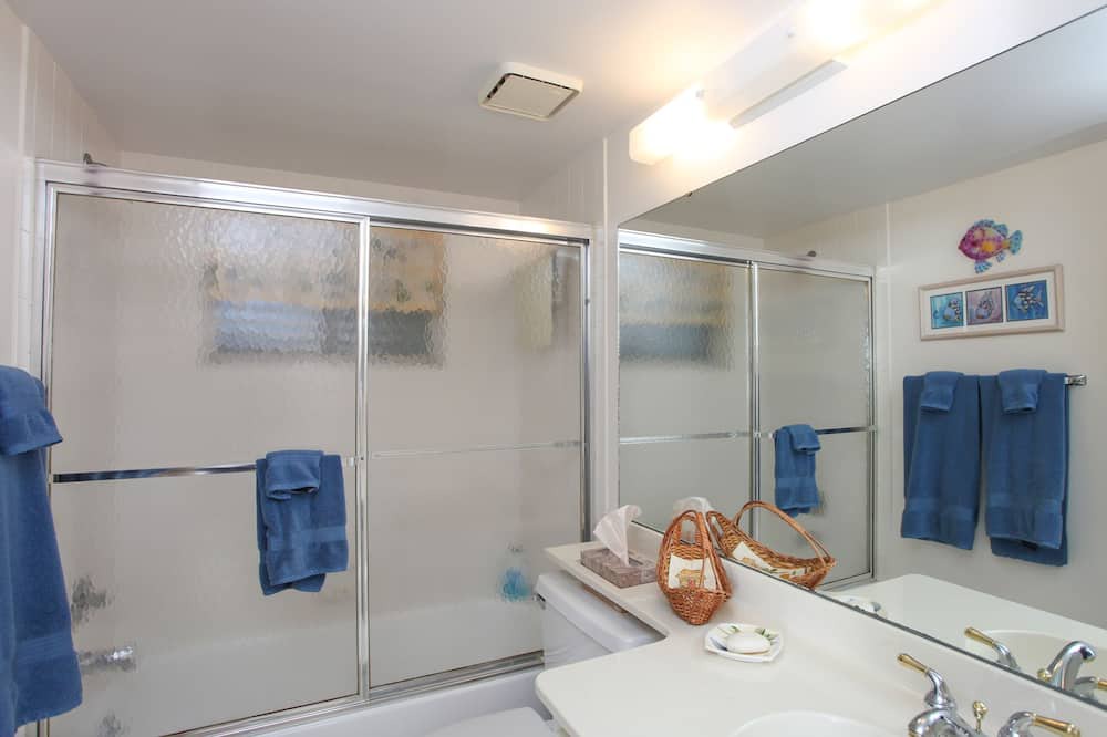Photo of Bathroom in Plantation